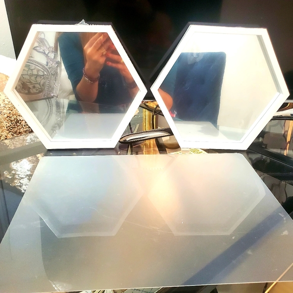 1 Set of 2 Hexagon Shaped Mirrors with White Frame - Picture 4 of 9